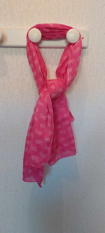 Joli foulard/paréo femme My Little Paréo rose avec ananas blanc très bon état