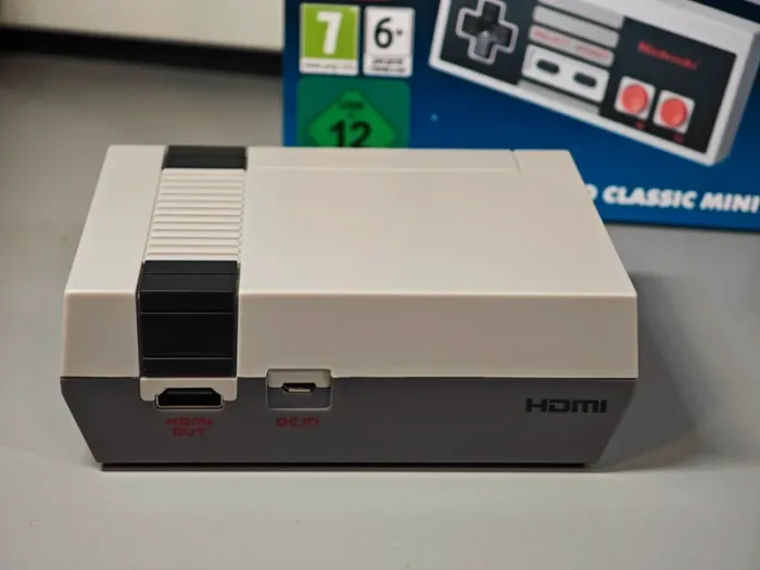 Console Nintendo Mini Nes / Une manette/ 30 jeux / Boîte / Comme neuf - photo numéro 3