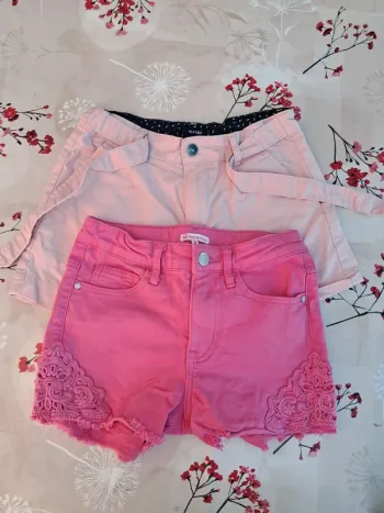 Lot de 2 jolis shorts rose et fushia avec broderie - T 9 ans - Kiabi et U essentiel