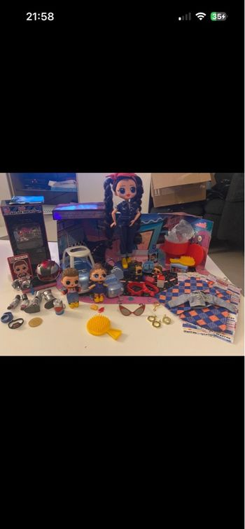 L.O.L. Surprise! 565116E7C O.M.G. Busy B.B. Fashion Doll with 20 Surprises