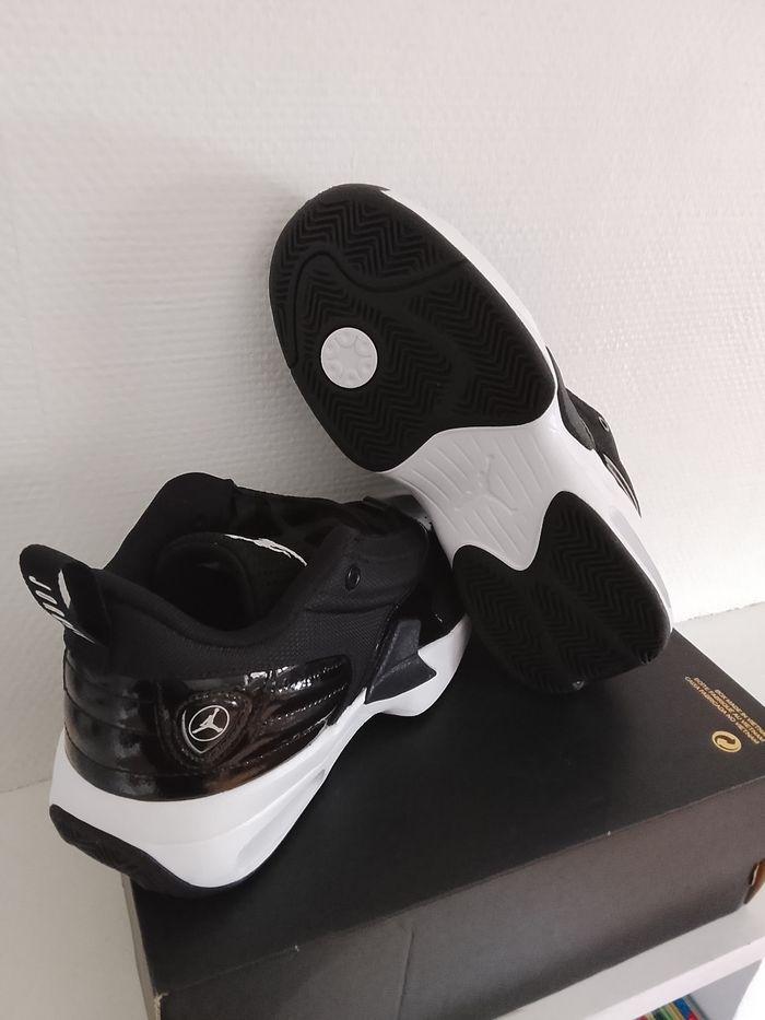 Jordan 4 RM black GS - photo numéro 2