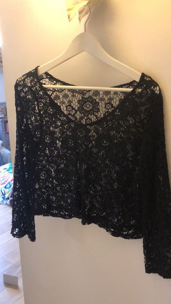 Haut en dentelle noire taille M / tee shirt à manches longues dentelle