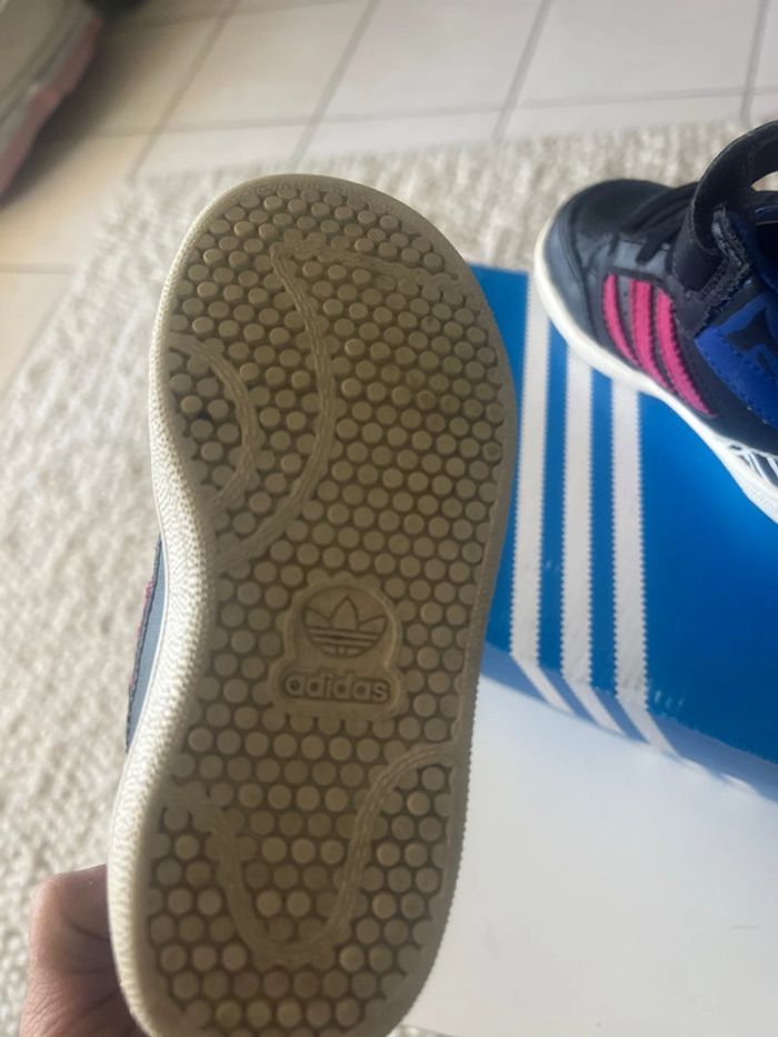 Baskets enfant adidas pointure 25 - photo numéro 4