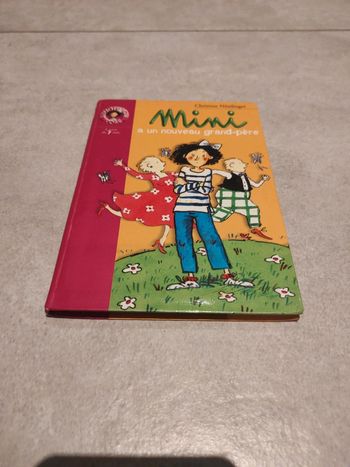 Mimi a un nouveau grand père . La bibliothèque rose