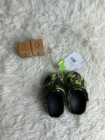 Paire de crocs militaire taille 20-21
