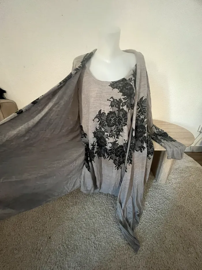 Magnifique pull lon avec gilet intégré taillissime taille 50/52💫