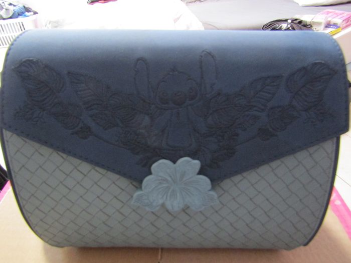 sac à main stitch loungefly - photo numéro 2
