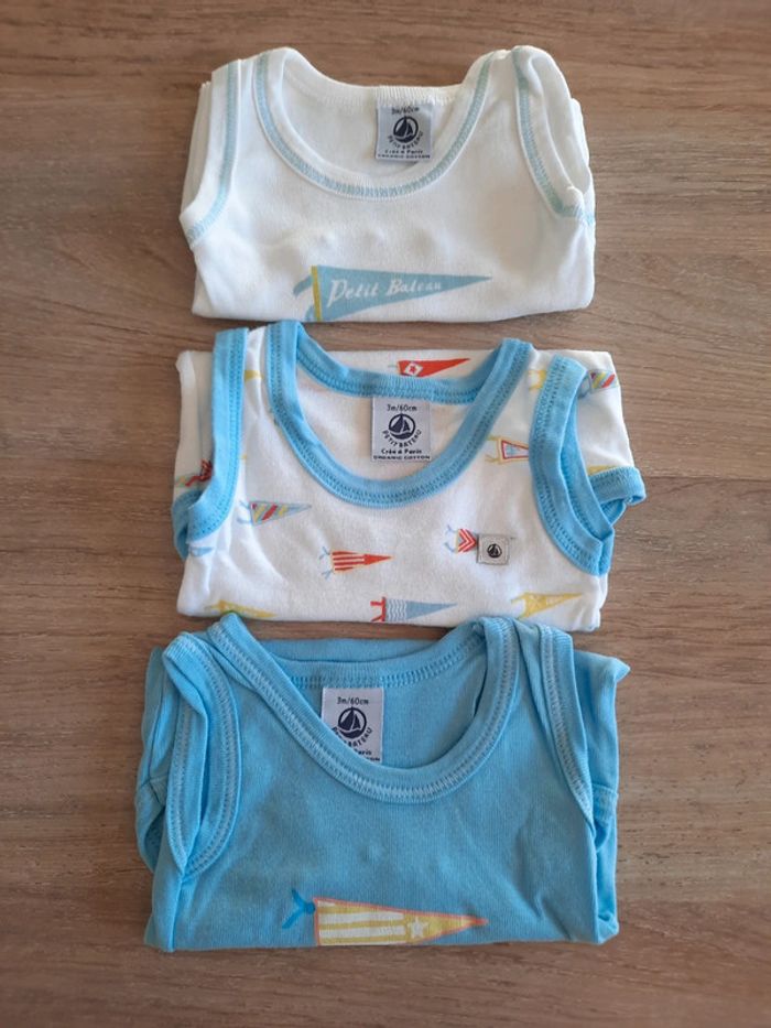 Lot 3 bodies Petit Bateau sans manches 3 mois ou 60 cm - photo numéro 2