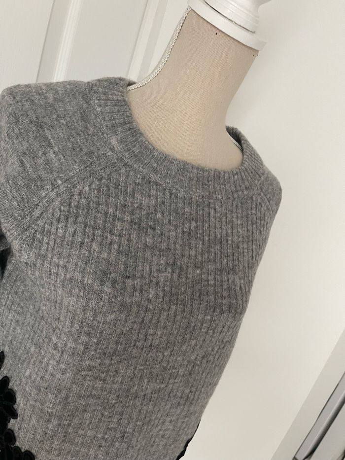 Pull gris et velours noir - photo numéro 5