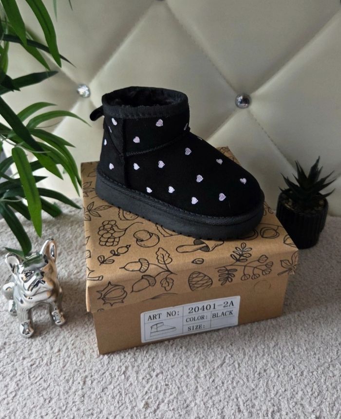 Bottines noires motif coeur 30 - photo numéro 3