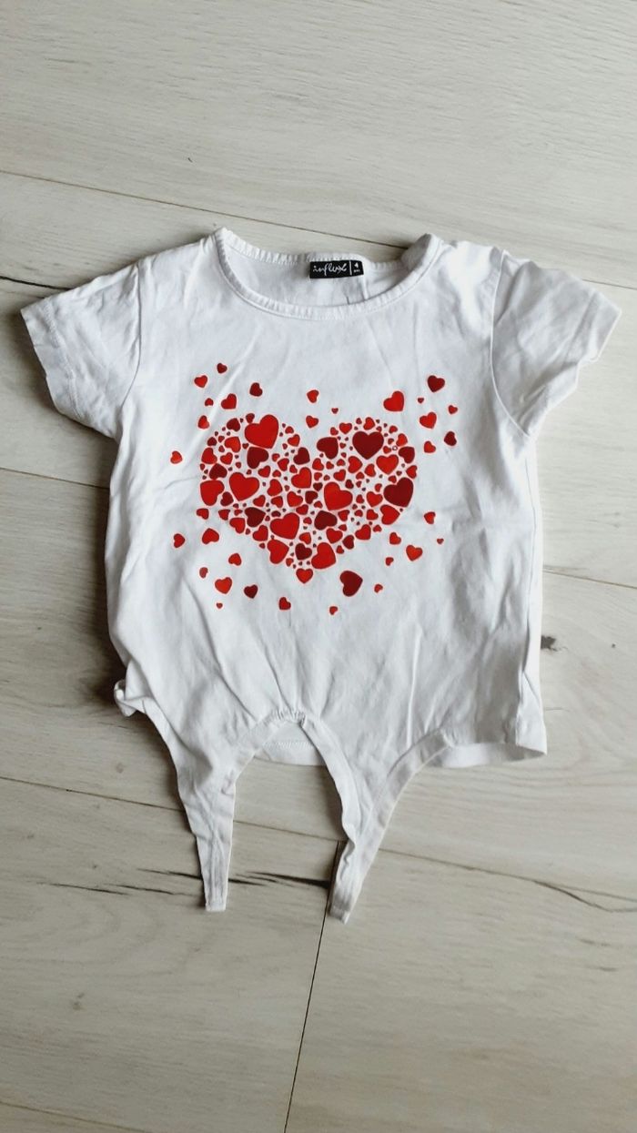 Vêtement fille tee-shirt manches courtes blanc motifs coeurs Influx 4 ans