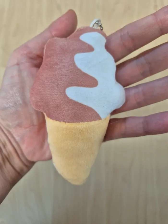 Porte-clés peluche Tsuburana Hitomi "Fast Food": Glace vanille-choco - photo numéro 3