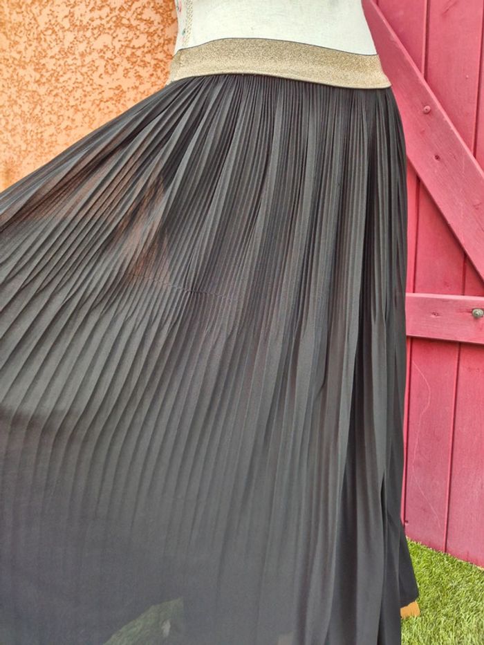 Jupe longue plissée noire taille élastique brillante - photo numéro 6