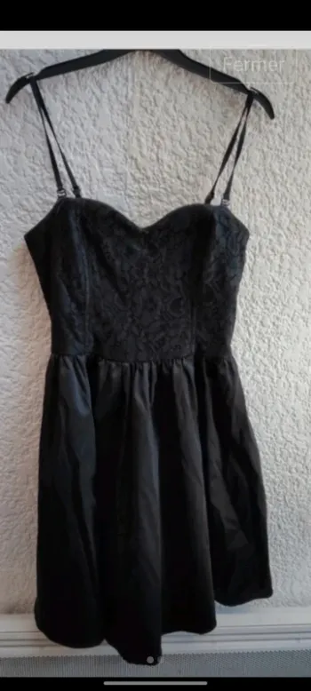 Robe noire bustier avec dentelle h et m T38