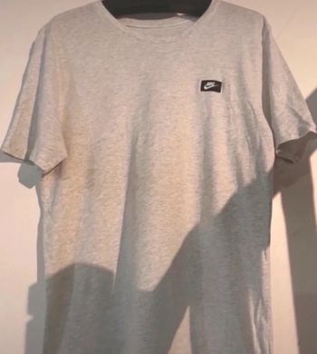 TEE shirt Nike taille M coupe slim
