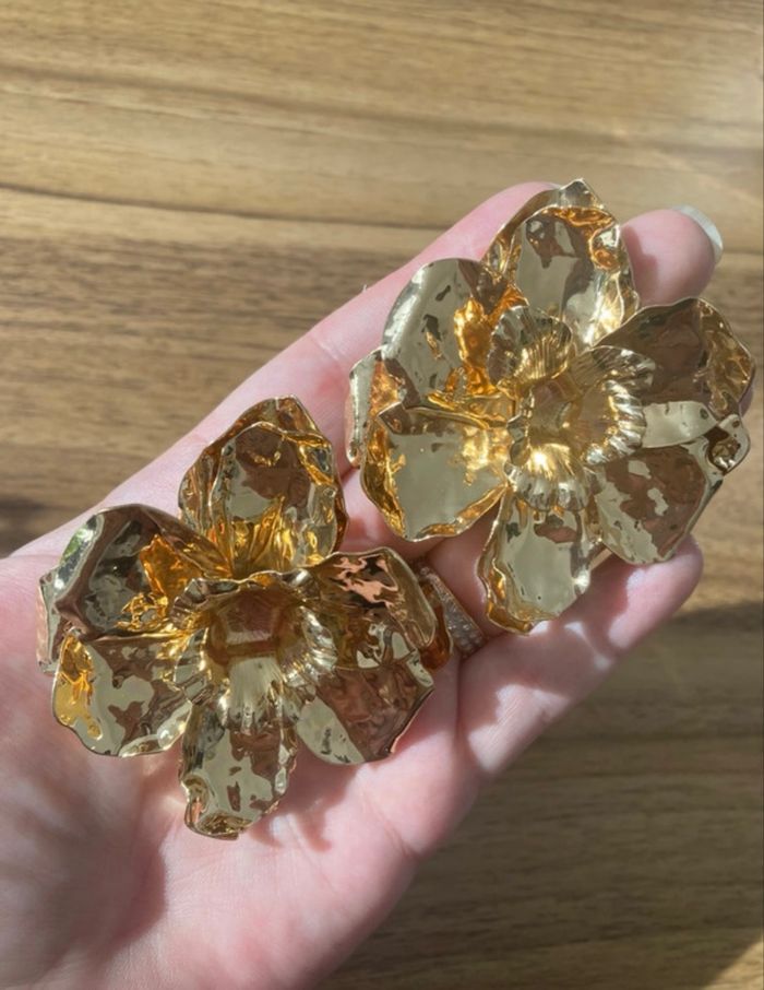 Boucles d’oreilles NEUVES pour femme en forme de fleurs 🌼. - photo numéro 7