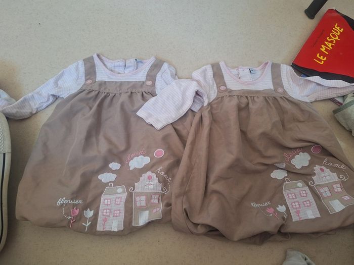 Lot de 2 robe identique jumelles 6 mois