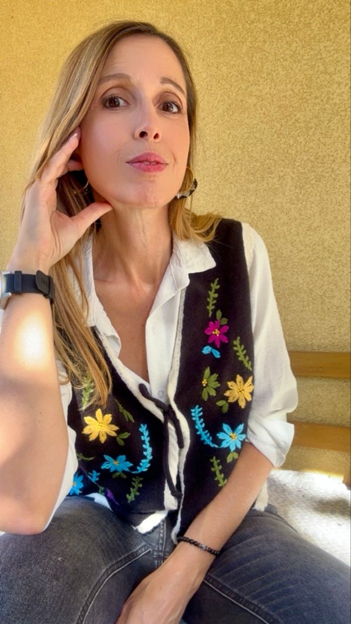 Gilet bohème sans manches noir et fleurs brodées - photo numéro 9