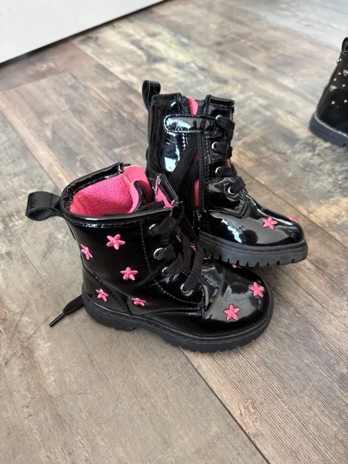 Bottines à lacets taille 22