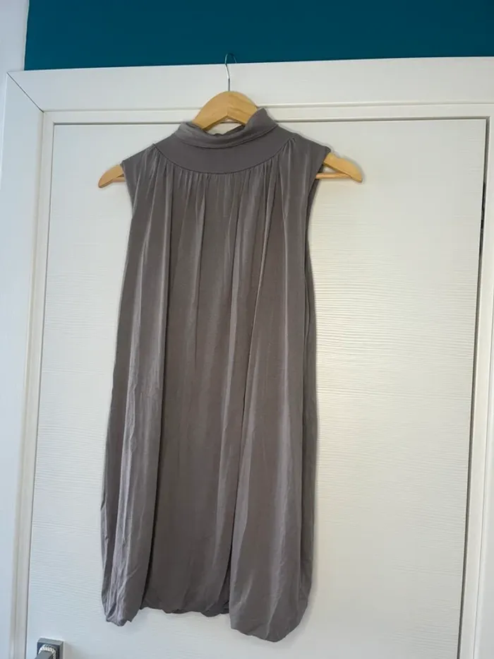 🔹 Robe fluide col montant – Style bohème 🔹