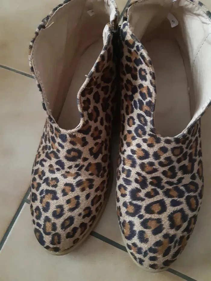 très belles bottines imprimé leopard pointure 38