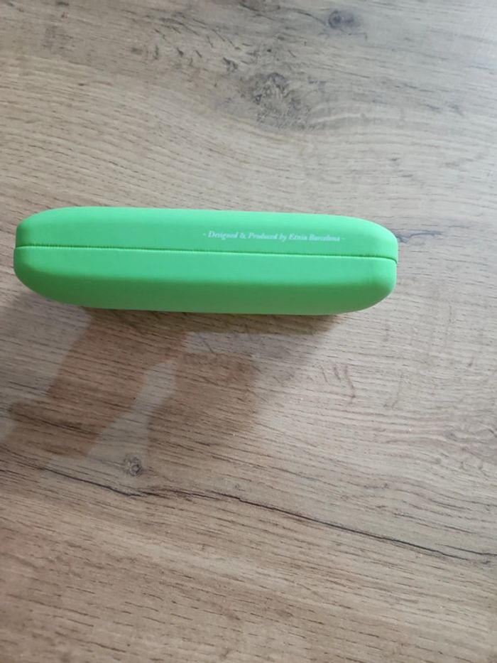 Etui a lunettes vert et sa lavette - photo numéro 2