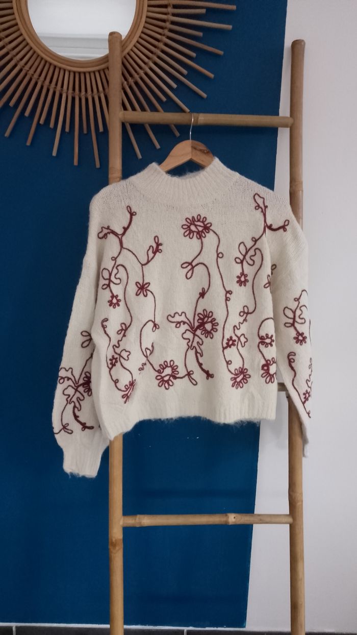 Pull doux brodé taille unique