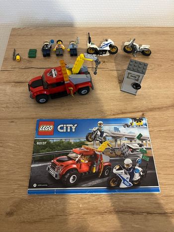 Lego city 60137: la poursuite du braqueur 