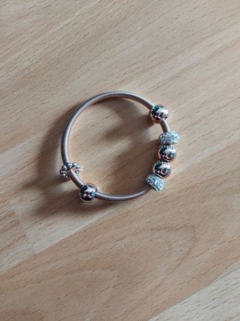 Bracelet rose doré avec "perles" (fausses)