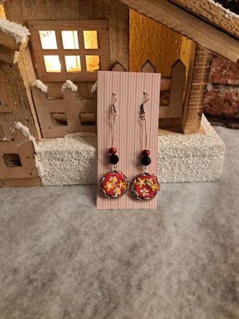 Boucles d'oreilles pendante avec pâte polymere rouge blanche