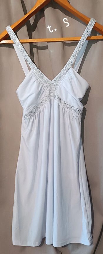 Très jolie robe courte taille S