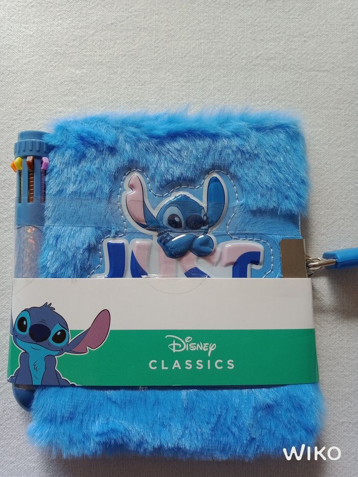 Carnet avec stylo et cadenas Stitch