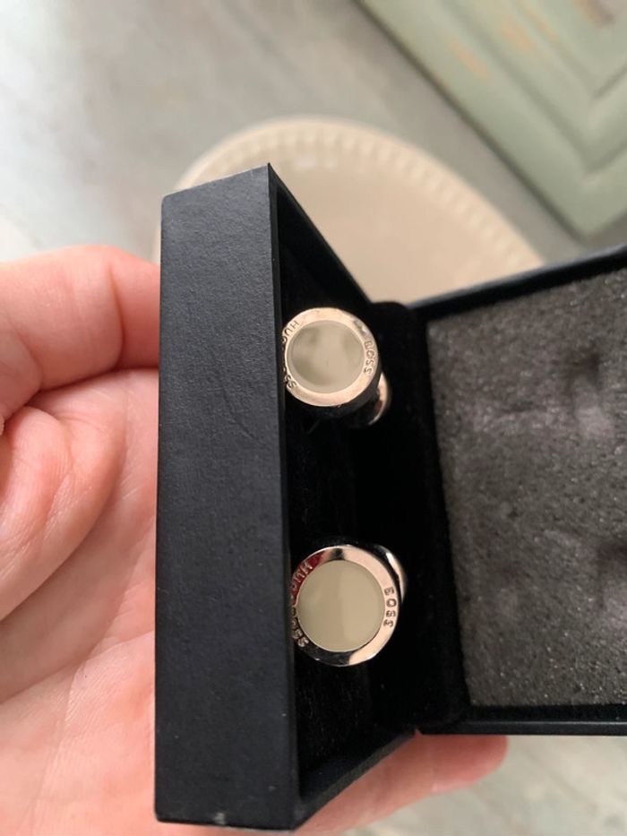 Boutons de manchettes Hugo Boss en laiton et émail - photo numéro 4