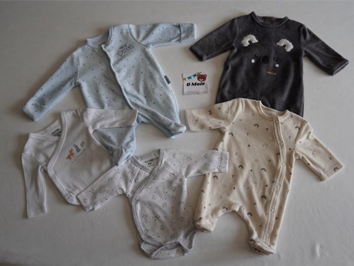 Lot kiabi 0m 48-51 cm : 3 Pyjamas velours fantaisies + 2 Bodies ML
