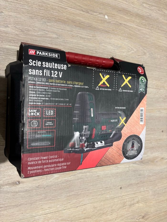 Scie sauteuse sans fils neuve - photo numéro 2