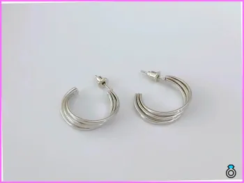 Boucles d’oreilles créoles argentées  – Élégance intemporelle