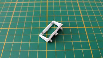 Support de charnière de portière gauche 83F n°83 Porsche 911 Carrera RS 2.7 1/8 1/8ème Altaya #B37