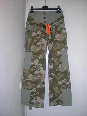 pantalon neuf "longboard" 12 ans