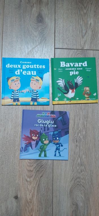 Lot de 2 livres Mcdo + 1 burger king neufs et état neuf
