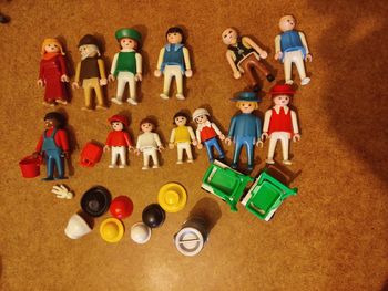 Lot de figurines playmobil anciens et recante