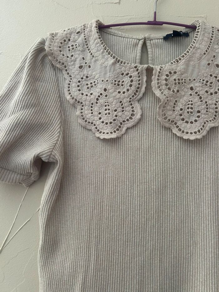Femme 👩🏻 Tshirt manches courtes côtelé beige / col claudine en dentelle / Kiabi taille 36/S - photo numéro 2