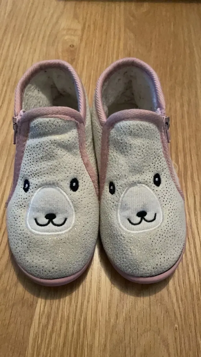 Chaussons filles 24