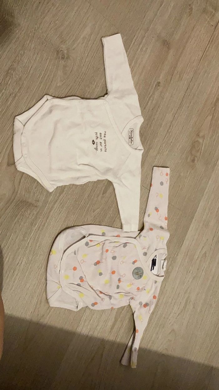 Lot 2 bodys manche longue taille 3 mois