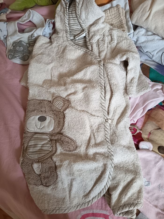Lot fille vêtements, bodys,  pyjamas 3 mois - photo numéro 9