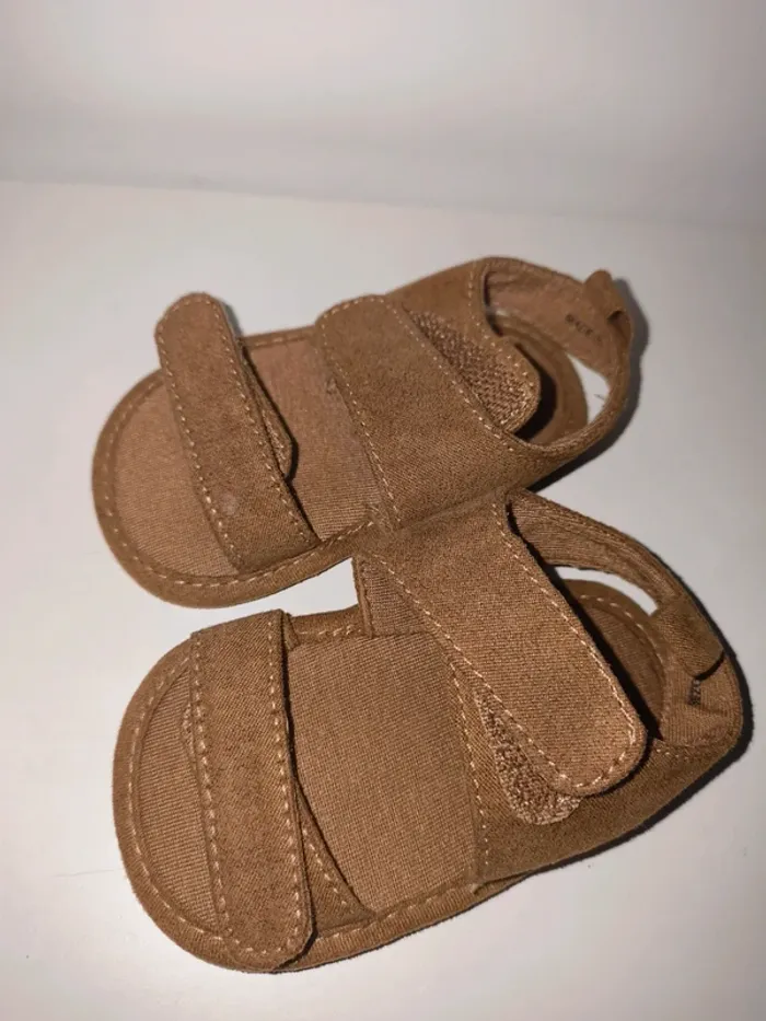 Sandales bébé 6-9 mois Kiabi excellent état - photo numéro 2