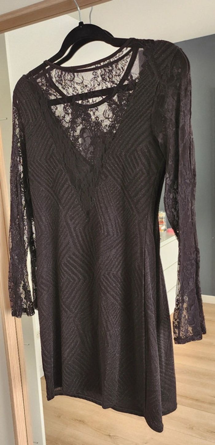 Robe moulante manches dentelle noire taille M - photo numéro 3