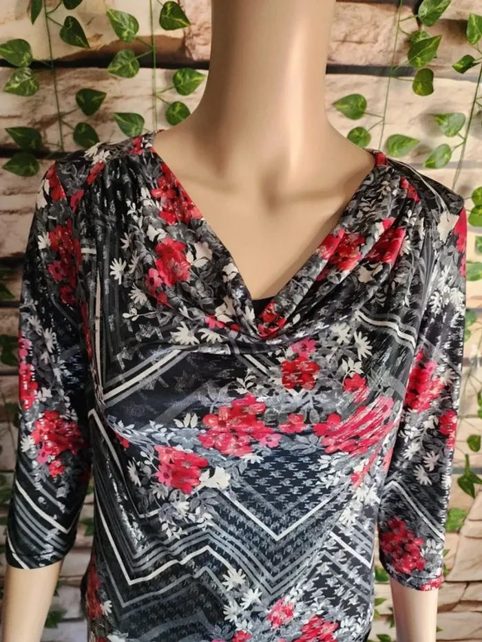 🌸T-shirt Fleuri Armand Thiery Taille 38🌸 - photo numéro 3