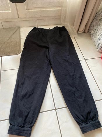 Pantalon taille M. Massimo Dutti.