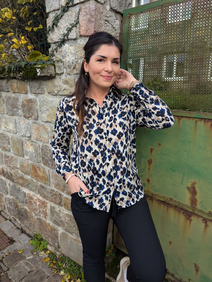 Chemise beige noir bleu roi Léopard 
Taille S/M