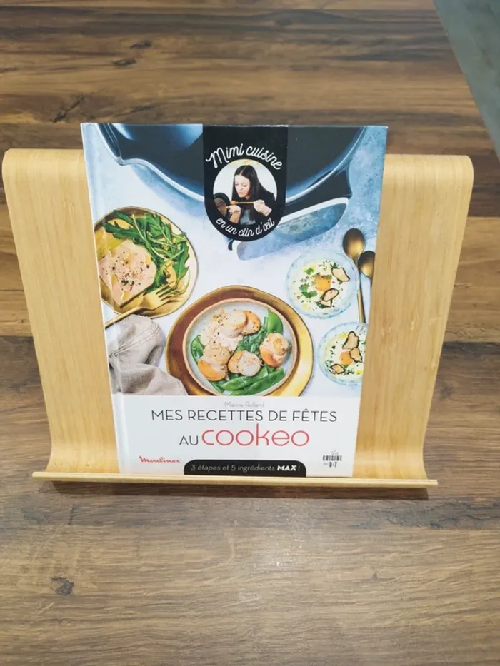 Livre de cuisine "Mes recettes de fêtes au cookeo" neuf.